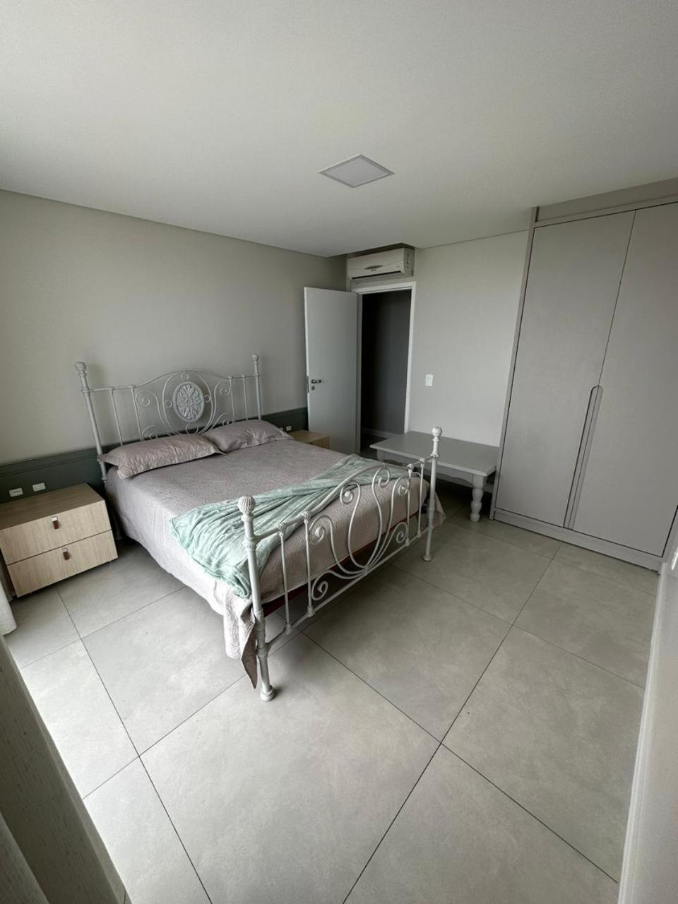Apartamento Frente Mar Na Baia De Порту-Белу Екстер'єр фото
